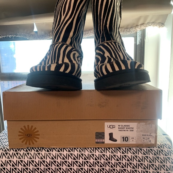 UGG Australia Women’s Classic Short Exotic Boot - Picture 1 of 16